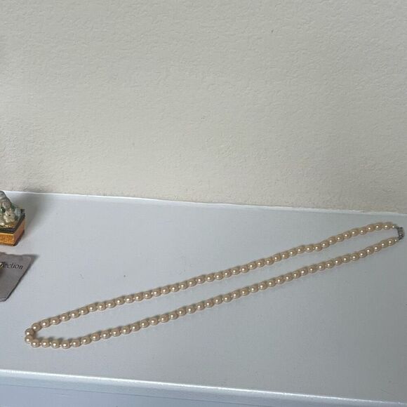 Vintage Ladies 32” Strand Of Champagne 6mm Single Strand Pearl Classic Necklace - Picture 4 of 4